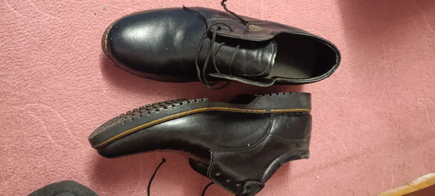 کفش و پوتین کار|کیف، کفش، کمربند|رشت, رشتیان|دیوار