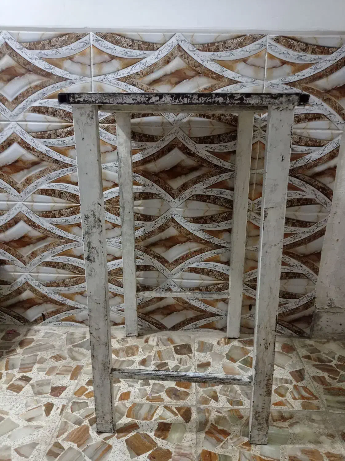 چهارپایه|صندلی و نیمکت|مرودشت, ژیان|دیوار