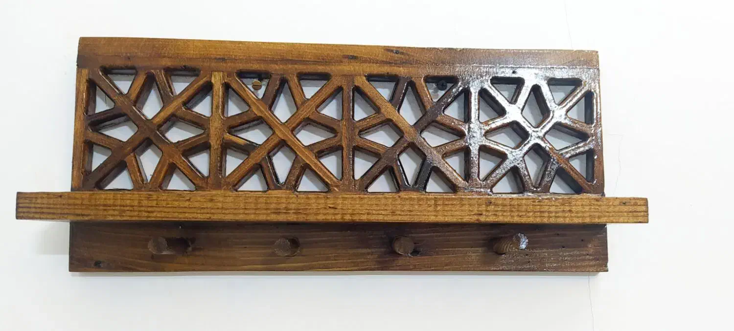 شلف دیواری چوبی با جای لیوان|کتابخانه، شلف، قفسه‌های دیواری|مشهد, هنرور|دیوار