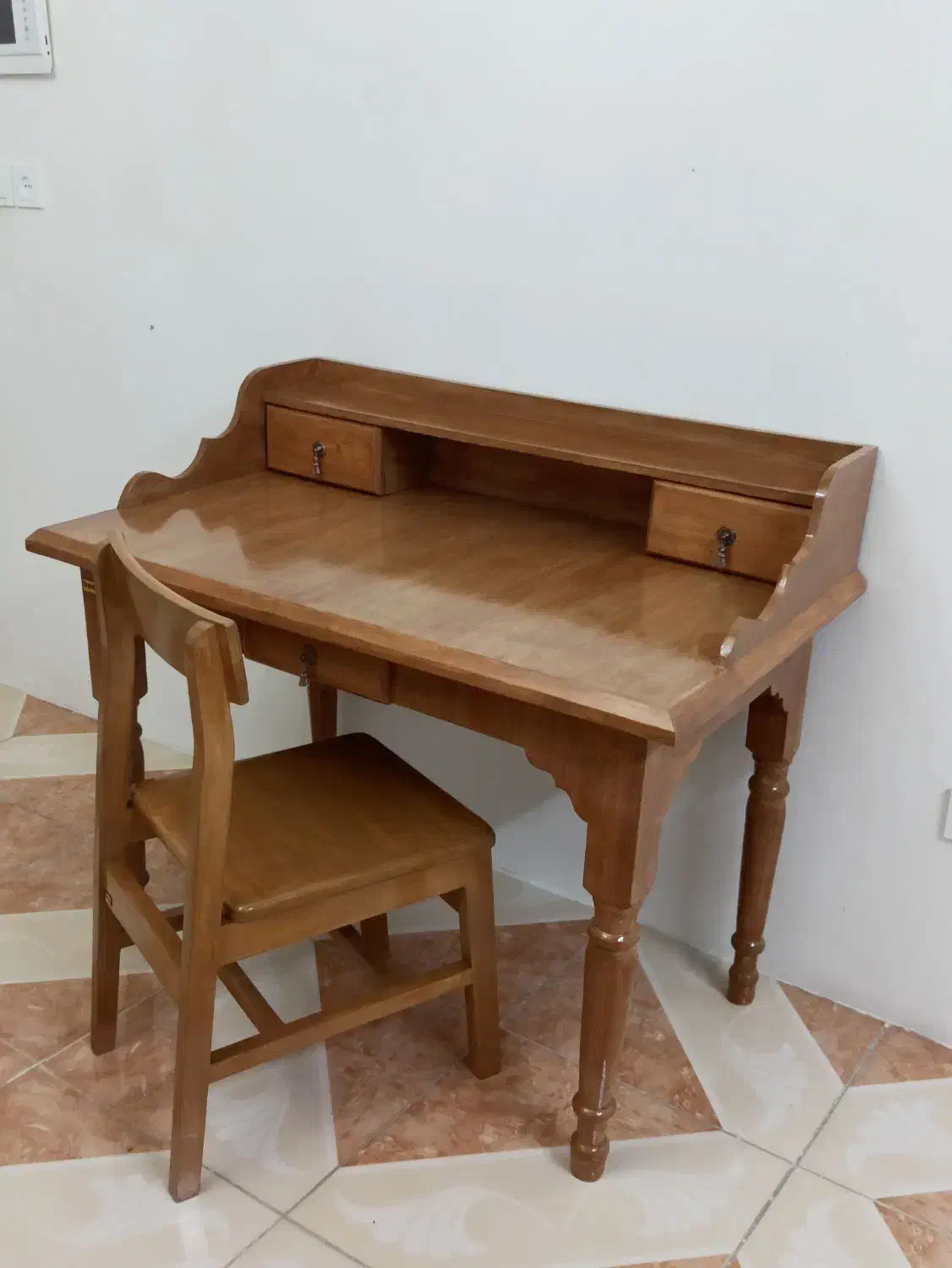 ست تمام چوبی میز تحریر و صندلی طرح فرانسوی (بووبا)|میز تحریر و کامپیوتر|ارومیه, |دیوار