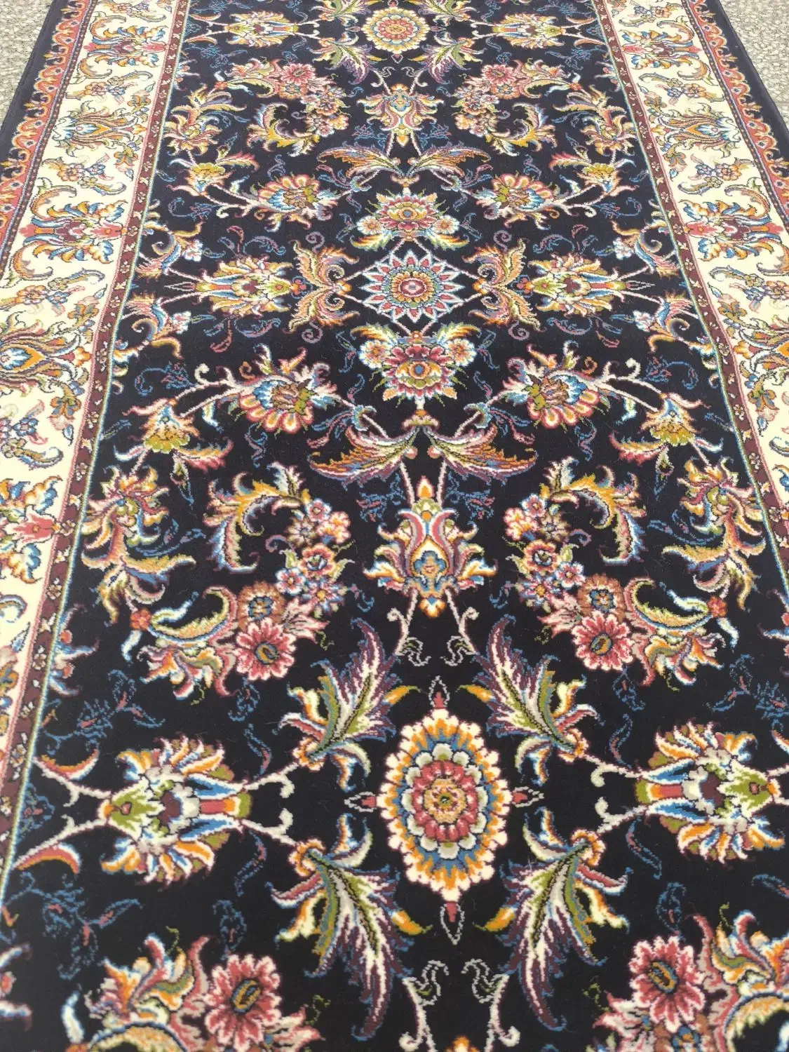 کناره افشان سرمه موکت تندیس ۱۹۶۶|فرش|قم, شاه ابراهیم|دیوار