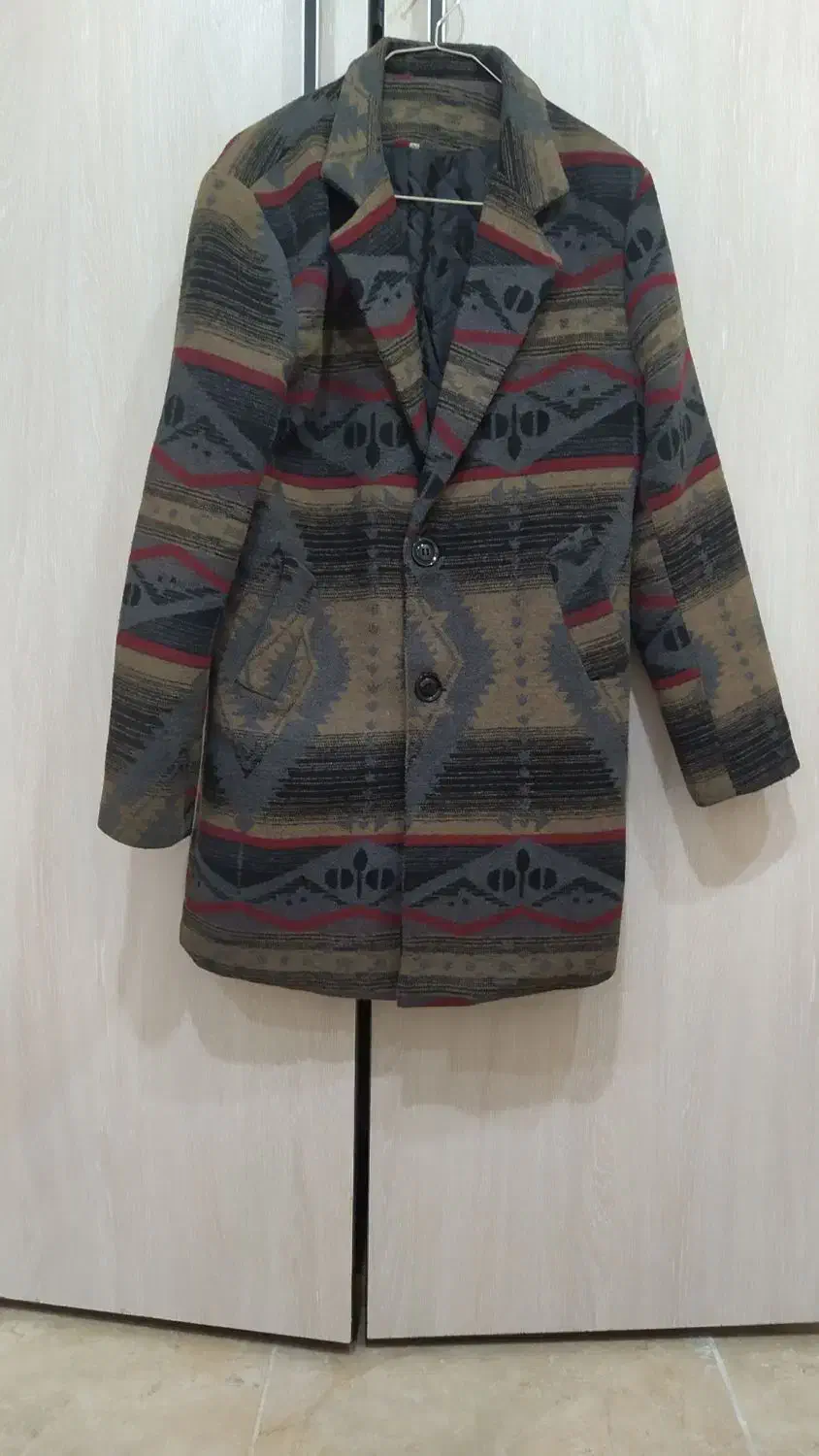 پالتو|لباس|تهران, خواجه نصیر طوسی|دیوار