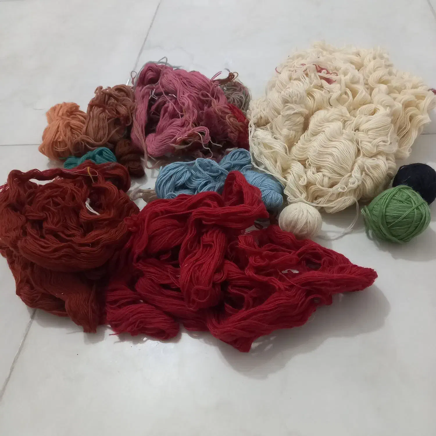 نخ فرش دستبافت.نقشه فرش|لوازم خیاطی و بافتنی|نظرآباد, رسالت|دیوار