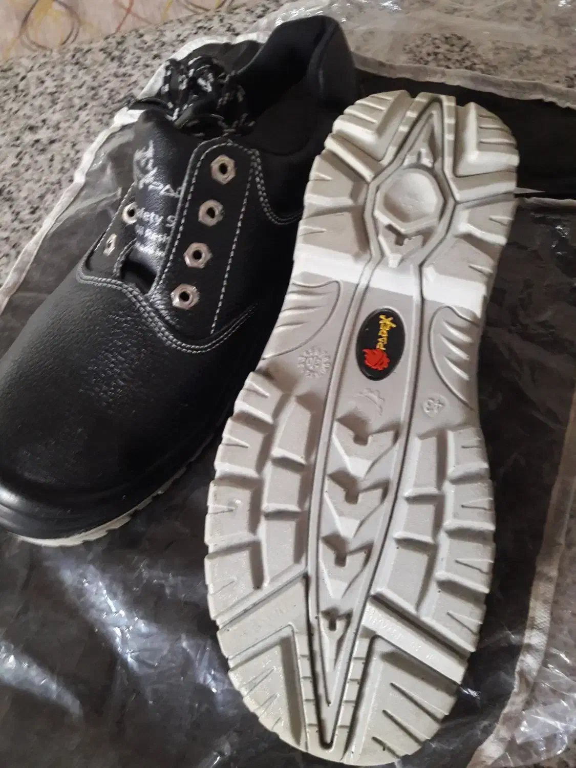 کفش کار|کیف، کفش، کمربند|اسفراین, |دیوار