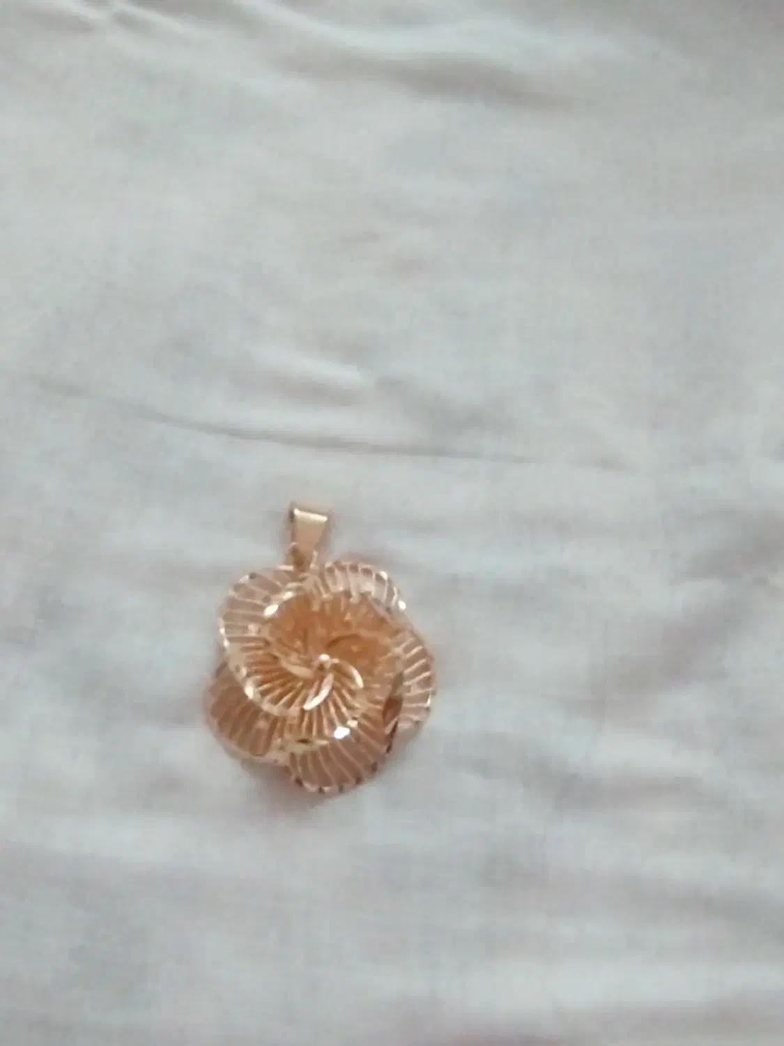 گردنبد،رنگ‌ثابت،به‌همراه‌زنجیر|بدلیجات|گنبد کاووس, |دیوار