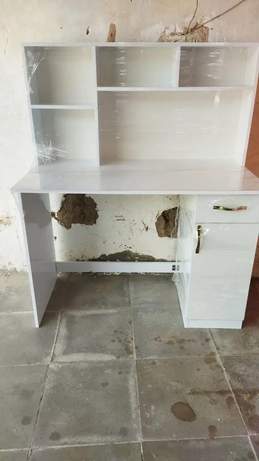 میز|میز تحریر و کامپیوتر|سبزوار, باهنر|دیوار