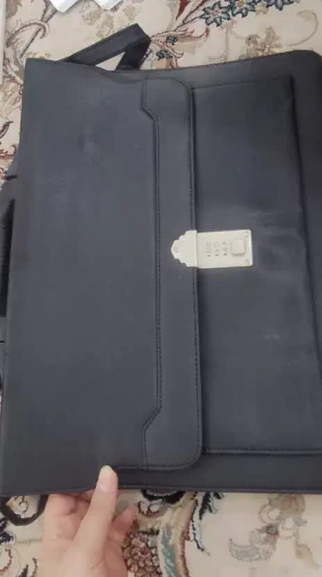 سه عدد کیف|کیف، کفش، کمربند|فولادشهر, B4|دیوار