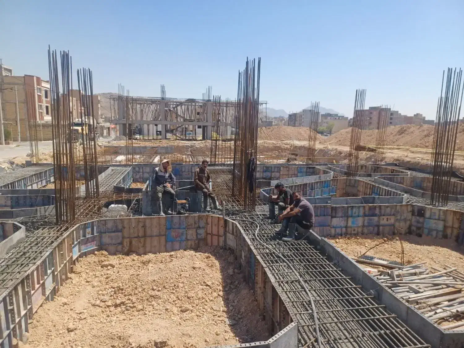 قالب بندی و ارماتور بندی پیمان کاری ساختمان|خدمات پیشه و مهارت|اصفهان, جوزدان الیادران|دیوار