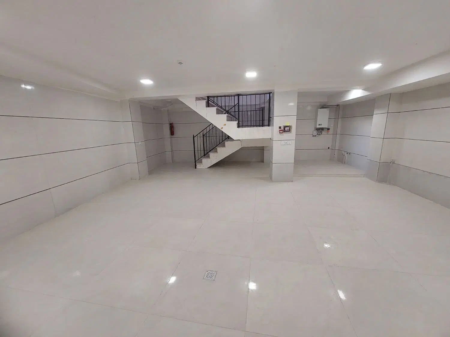 همکف تجاری و زیرزمین کلید نخورده مرکز شهر|فروش مغازه و غرفه|بجنورد, |دیوار