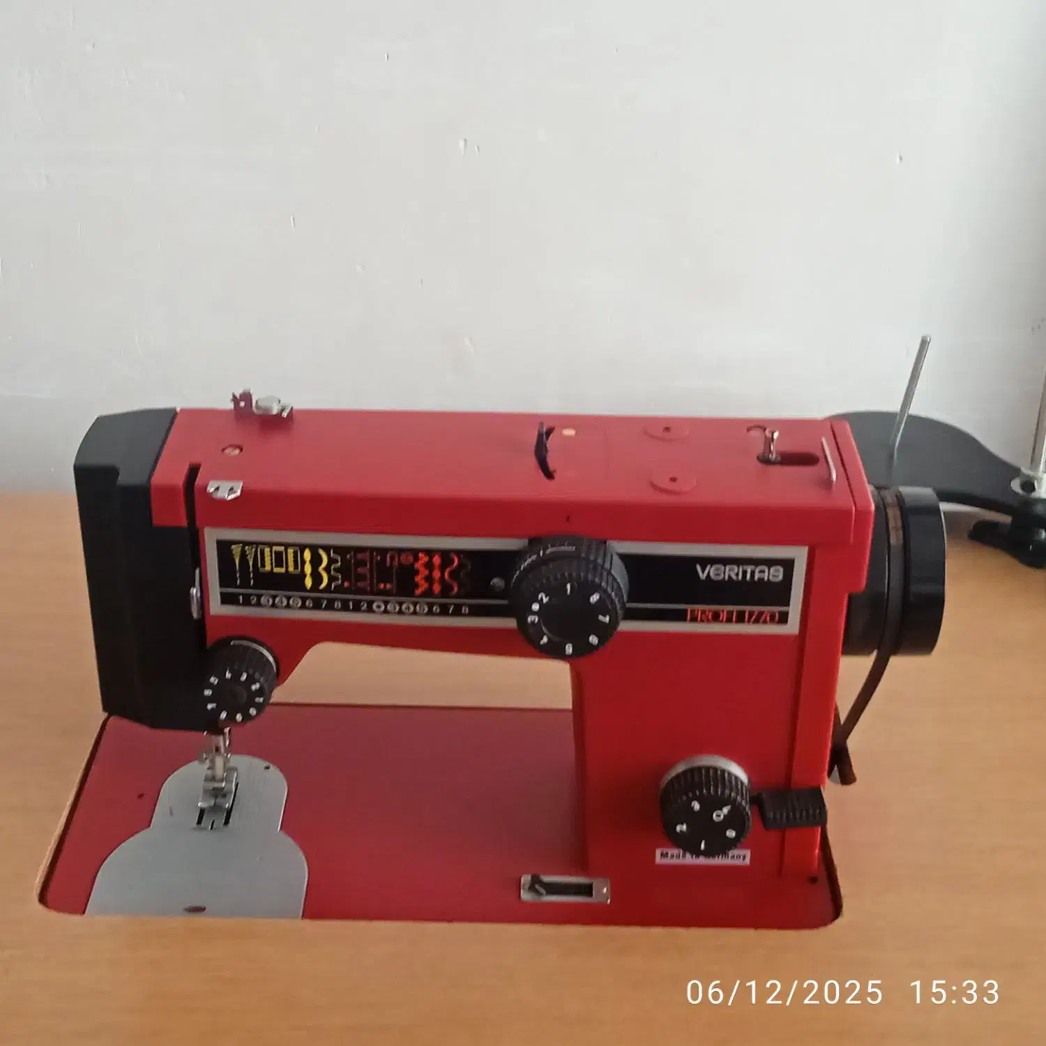 چرخ خیاطی veritas برند آلمان|چرخ خیاطی و ریسندگی|بافت, |دیوار