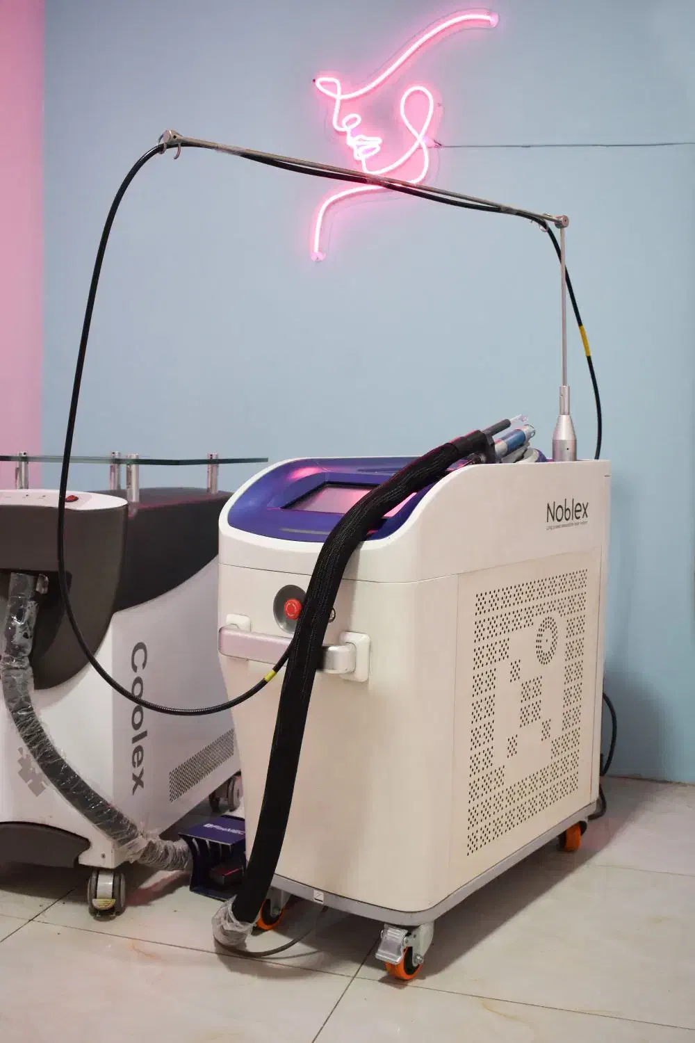 لیزر موهای زائد با دستگاه نابلکس بدون ژل و درد|خدمات آرایشگری و زیبایی|کرمانشاه, |دیوار