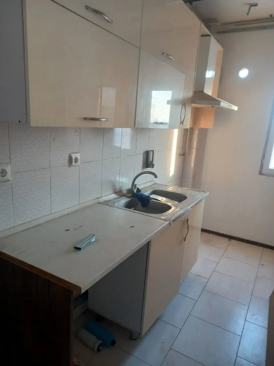 کابینت دست دوم فاز ۱۱ به همراه سینک و هود|مصالح و تجهیزات ساختمان|پردیس, فاز ۱۱|دیوار