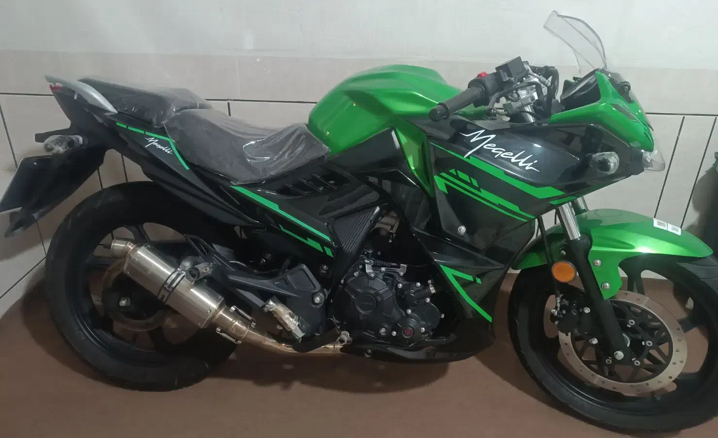 مگلی 200|موتورسیکلت|مرودشت, کناره|دیوار