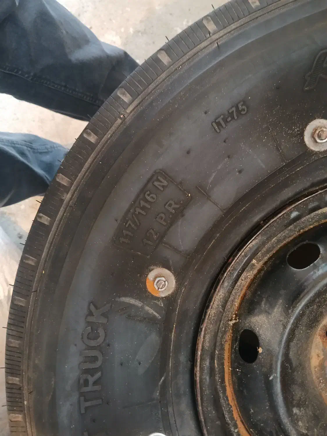 لاستیک سیمی روکش مخصوص تریلر تراکتور|قطعات یدکی و لوازم جانبی|پارس‌آباد, |دیوار