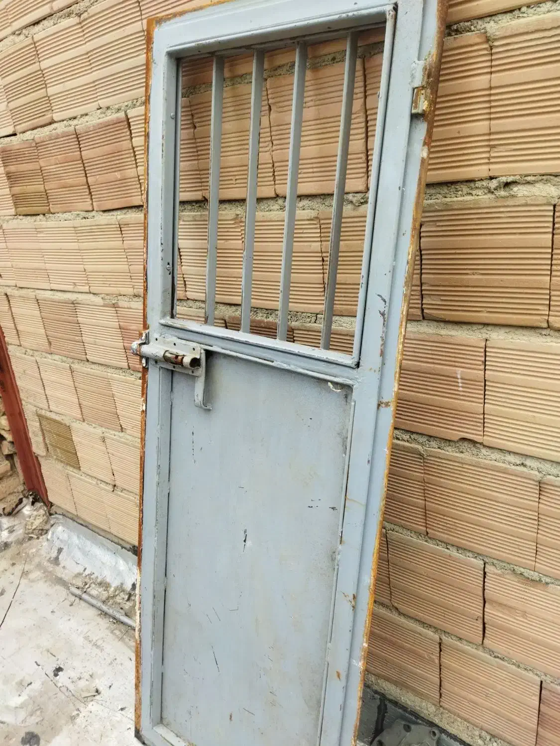 در پنچره|ابزارآلات|سلماس, |دیوار