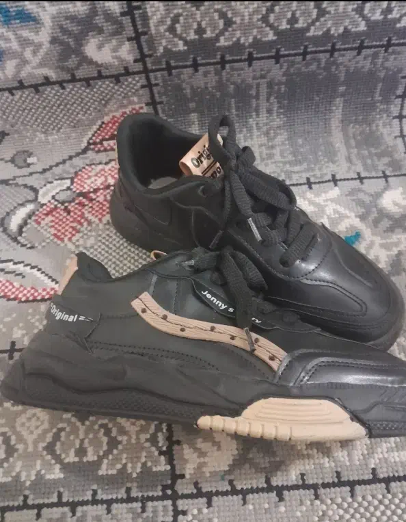 کفش اسپورت ۴۰۰تومن|کیف، کفش، کمربند|یزد, |دیوار