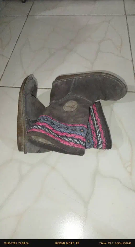 پوتین زنانه و بچه گانه چرم خارجی|کیف، کفش، کمربند|فیروزآباد (فارس), |دیوار
