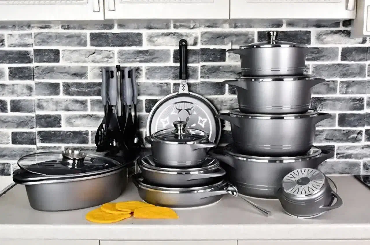 قابلمه کف سرامیکی چدن کامل بصورت تکی سرویس چکی|ظروف پخت‌وپز|یزد, |دیوار