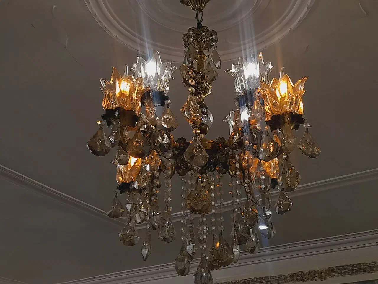 لوستر۸شاخه|لوستر و چراغ آویز|رشت, دخانیات|دیوار