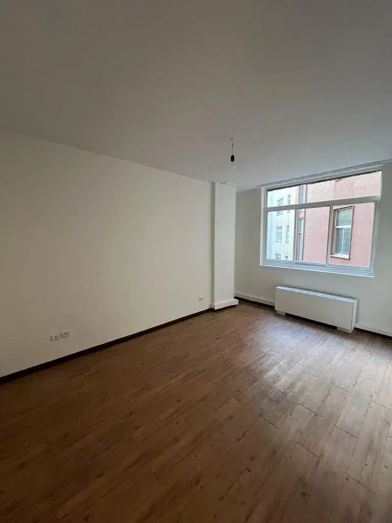 ۱۹۰ متر ۳ خوابه توانیر بر ولیعصر