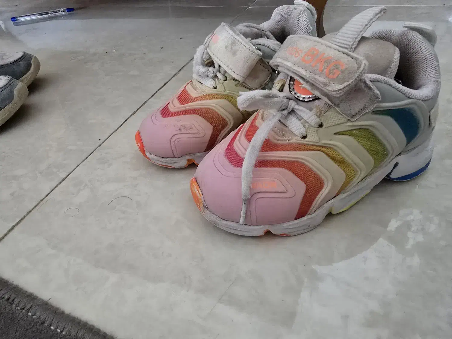 کاپشن و کفش بچگانه|کفش و لباس بچه|اشتهارد, |دیوار