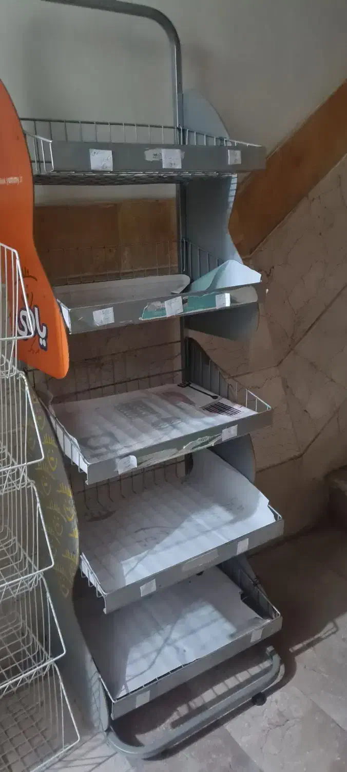 دو عدد استند 5طبقه|کتابخانه، شلف، قفسههای دیواری|کرج, فاز ۴ مهرشهر|دیوار