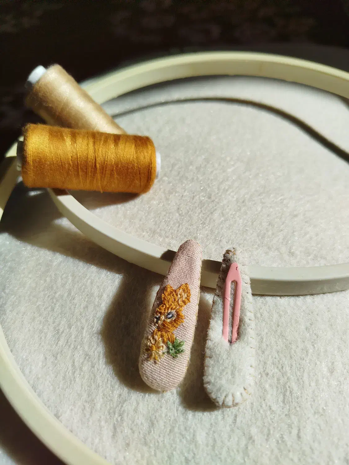 گیره مو گلدوزی شده|زیورآلات و اکسسوری|ماهیدشت, |دیوار