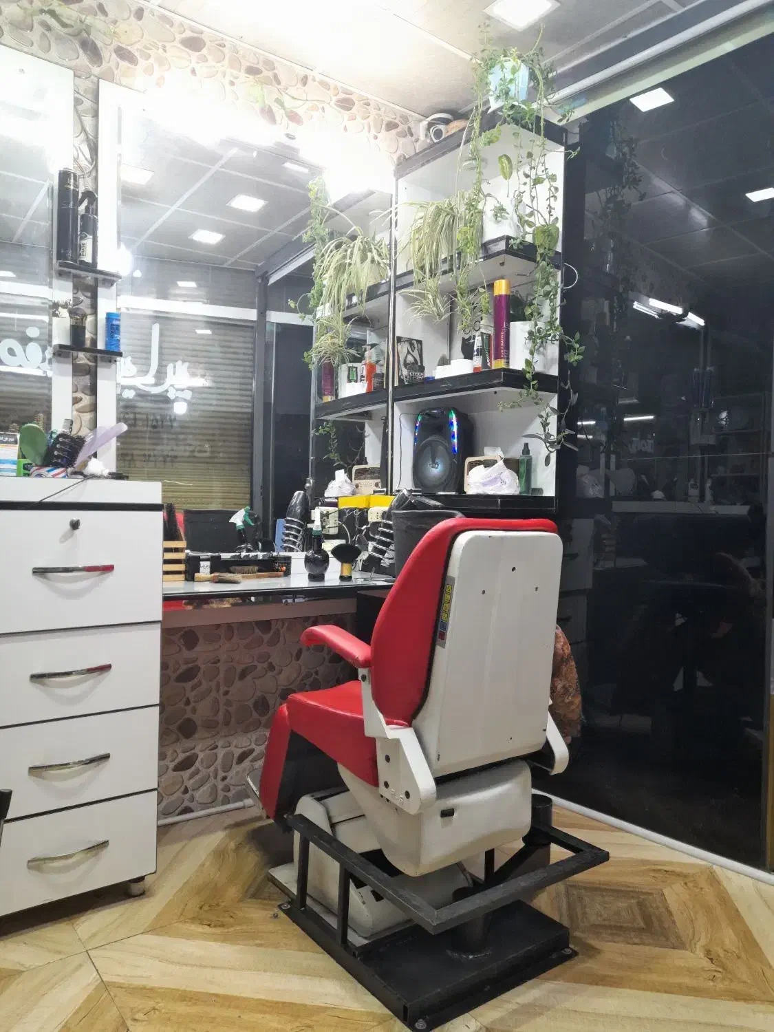 اجاره ی صندلی در آرایشگاه مردانه|خدمات آرایشگری و زیبایی|قزوین, |دیوار