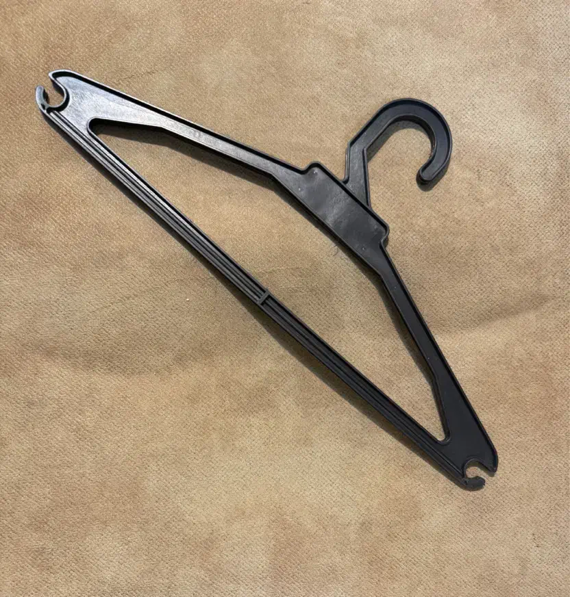 چوبلباسی  چوبکار|بندرخت و رخت‌آویز|نیشابور, دارایی|دیوار