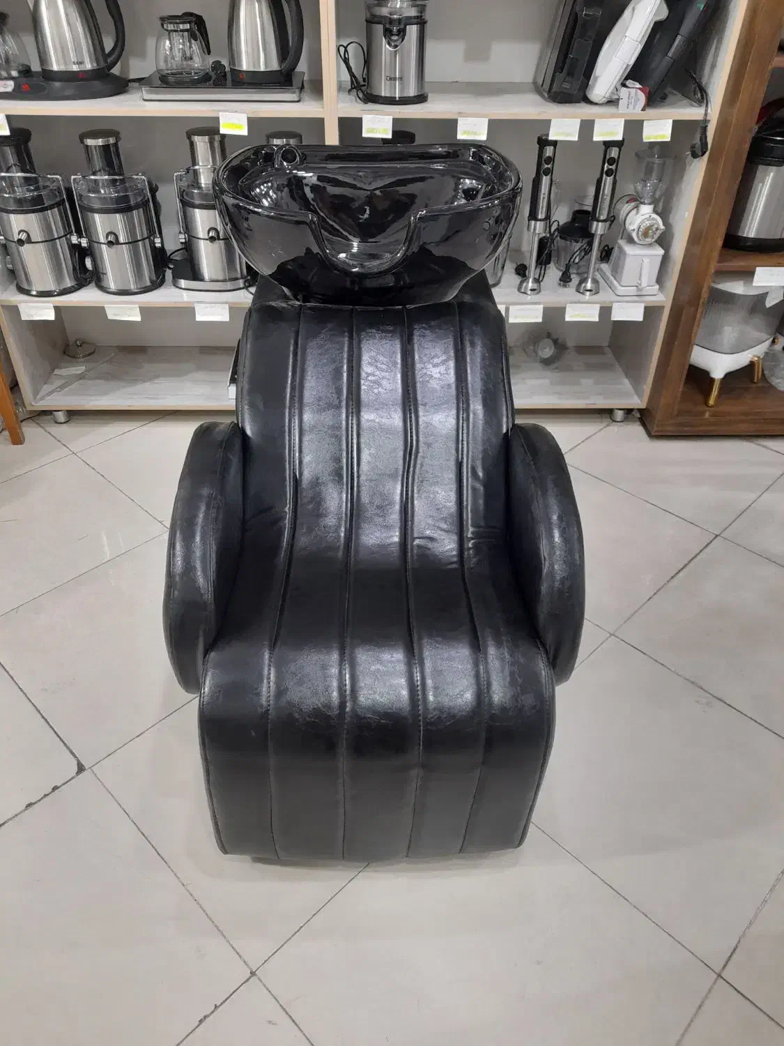 صندلی چرم سرشور آرایشگاه * با شیرآلات اثاث مارکت|آرایشگاه و سالنهای زیبایی|سیرجان, |دیوار