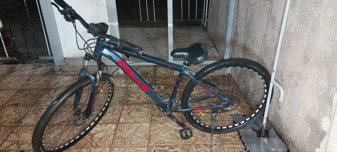 دوچرخه|دوچرخه، اسکیت، اسکوتر|پاوه, |دیوار