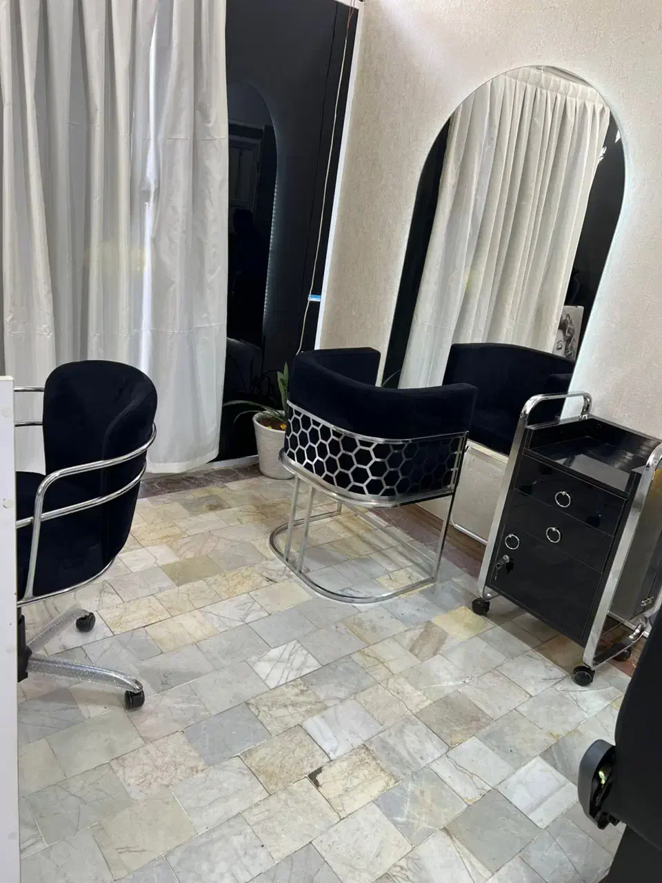 اجاره صندلی در اریشگاه زنانه|خدمات آرایشگری و زیبایی|سنندج, |دیوار