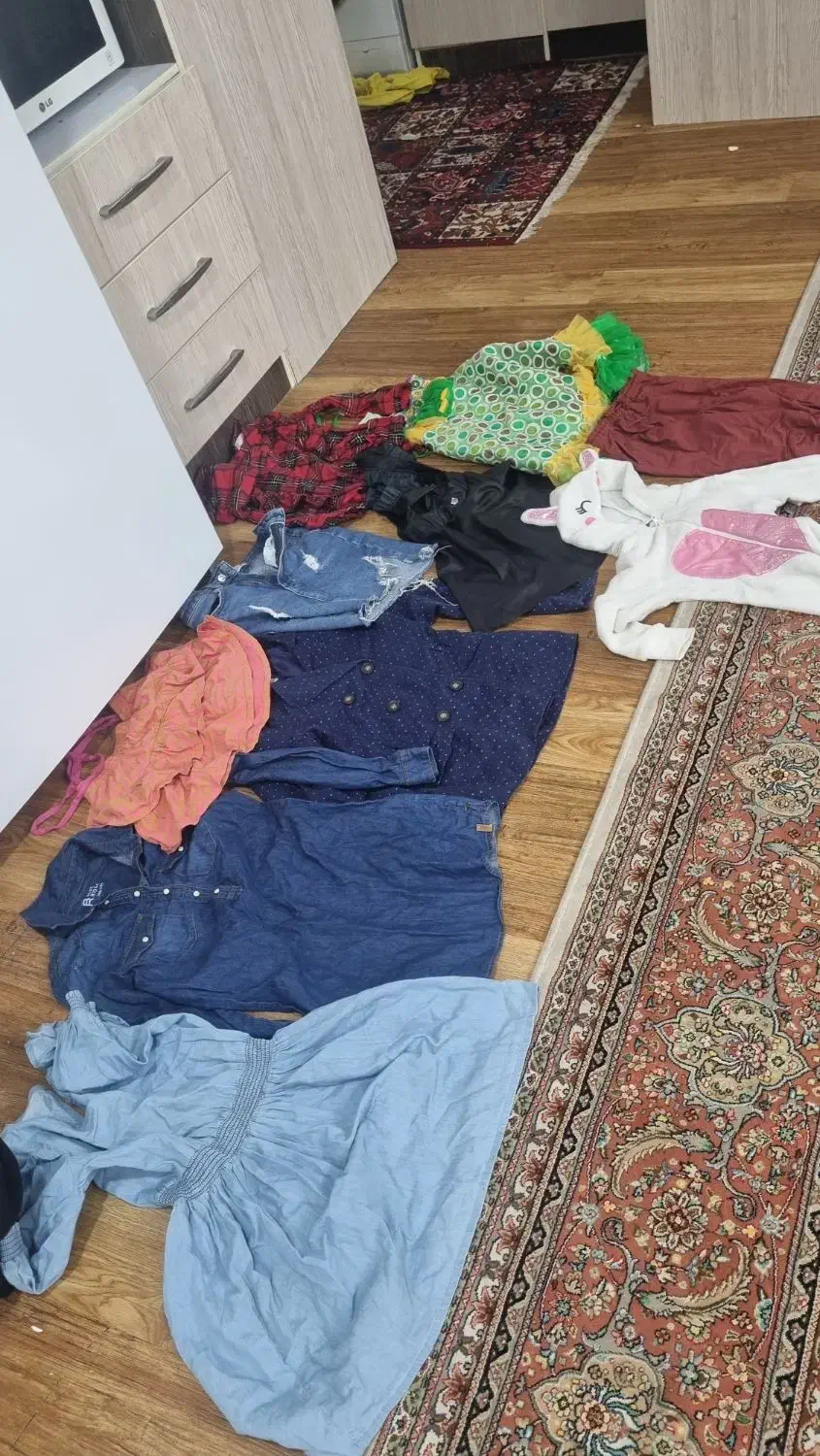 لباس دخترانه|کفش و لباس بچه|رشت, رودباری|دیوار