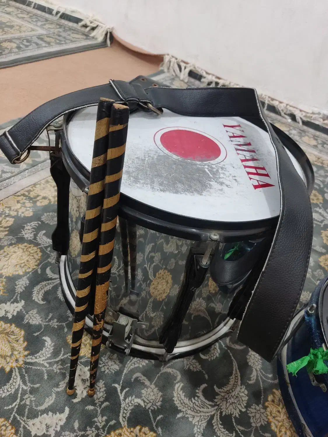 طبل و دقل|درام و پرکاشن|کرج, حصارک پایین|دیوار