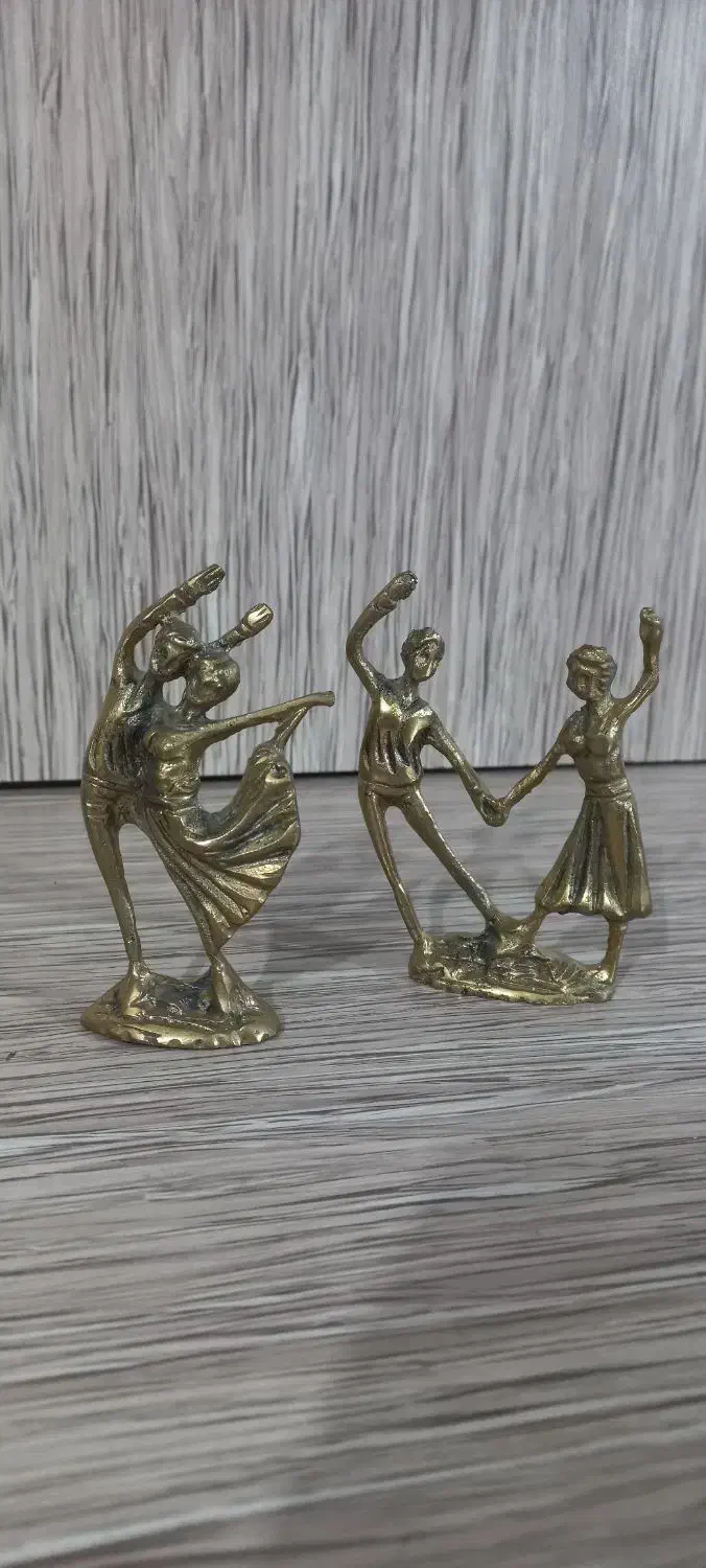 تعدادی مجسمه برنزی|مجسمه، تندیس، ماکت|رباط‌کریم, نصیرشهر|دیوار