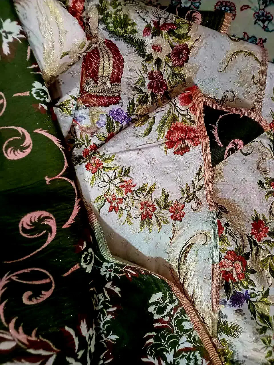 پارچه ابریشم لیلی مجنون قدیمی خارجی زری دوزی|صنایع دستی و سایر لوازم تزئینی|تهران, والفجر|دیوار