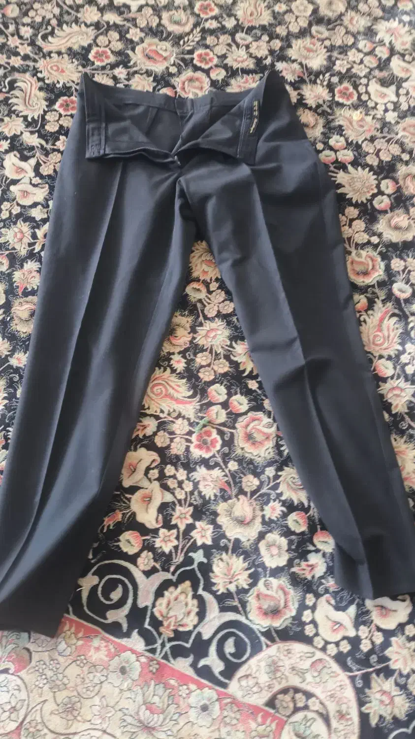 فرم اداره|لباس|ری, علایین|دیوار