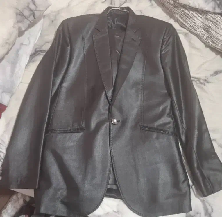 کت وشلواربراق|لباس|شاهین‌شهر, نبوت|دیوار