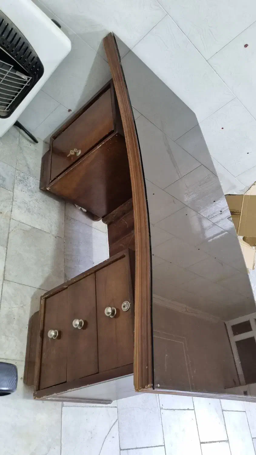 میز چوبی|دفتر کار|یزد, |دیوار