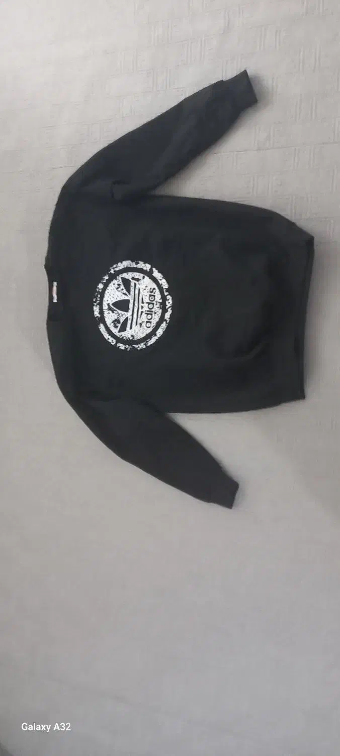 دورس آیداس|لباس|هشتگرد, مدرس|دیوار