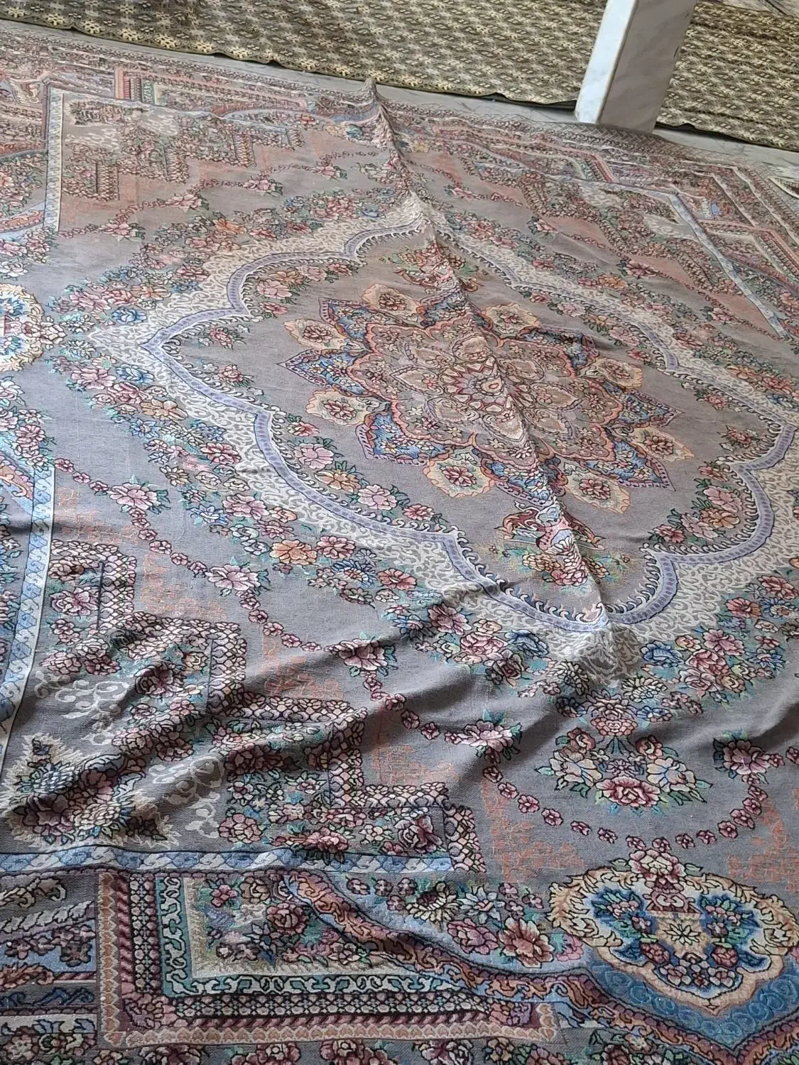 رو فرشی|روفرشی|قم, قلعه کامکار|دیوار