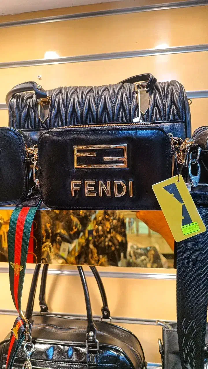 کیف برند مارکدار پاسپورتی چرم رومانی بانتا آبیدر|کیف، کفش، کمربند|سنندج, |دیوار