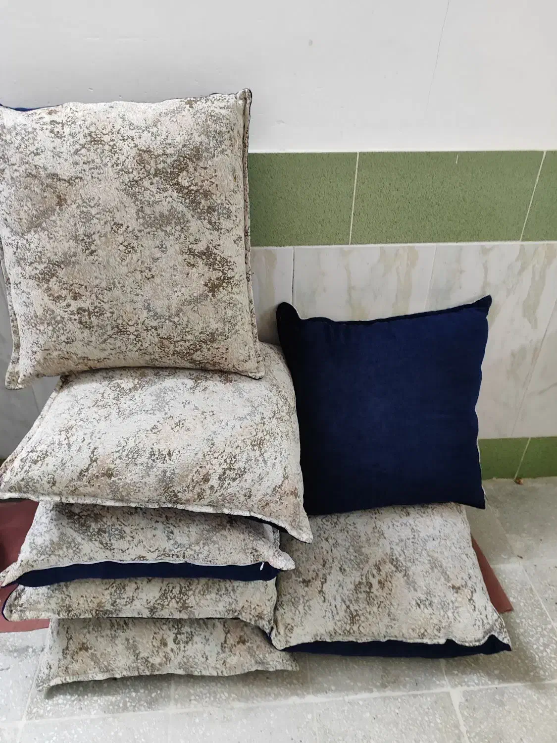 بالش|رختخواب، بالش، پتو|قم, نیروگاه|دیوار