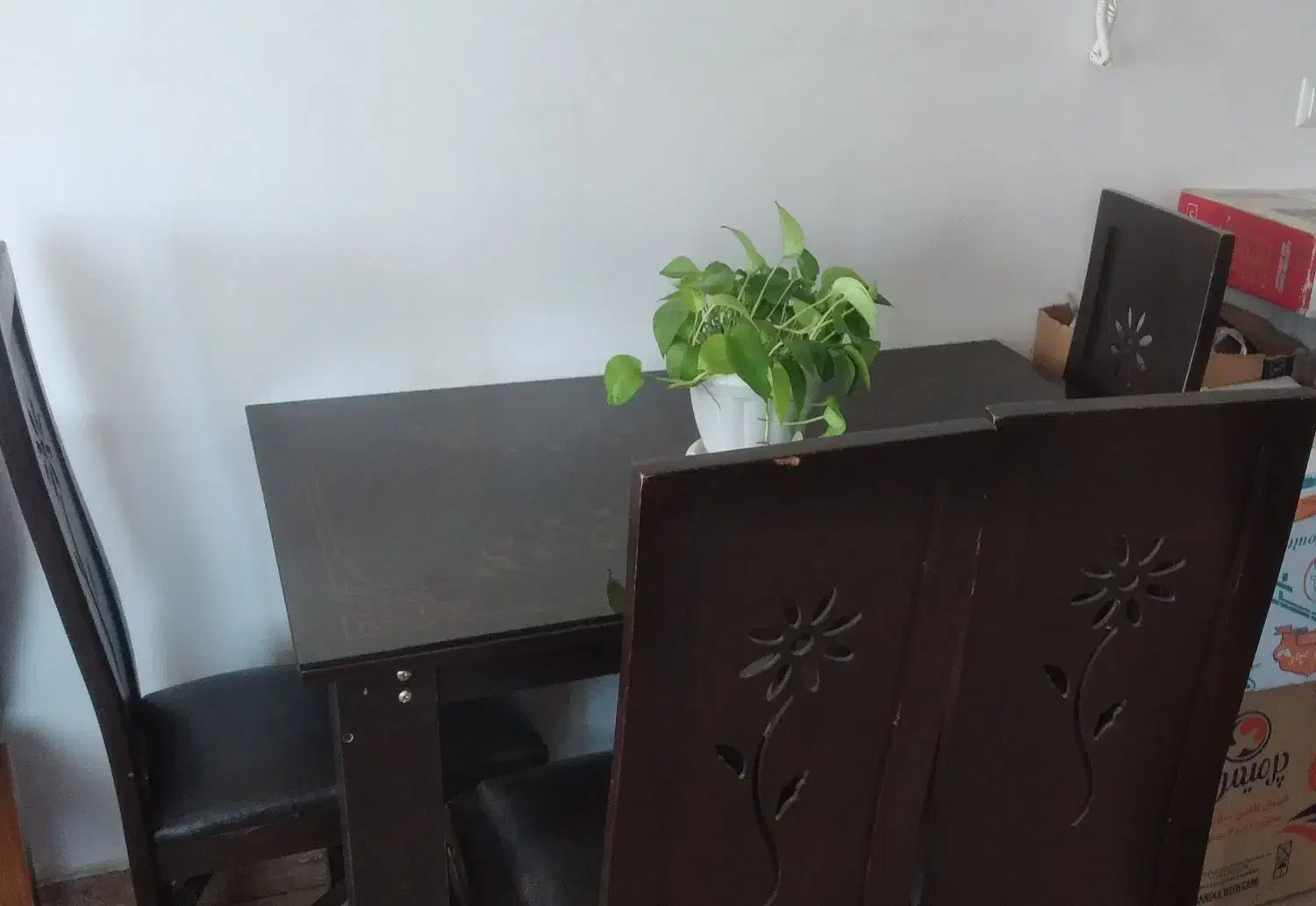 میز ناهارخوری ۴ نفره  یک میلیون|میز و صندلی غذاخوری|سیاهکل, |دیوار