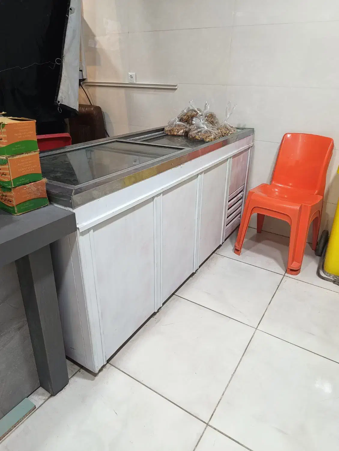 فریزر فریدونی در شیشه ای موتور امبراکو|یخچال و فریزر|کرمان, |دیوار