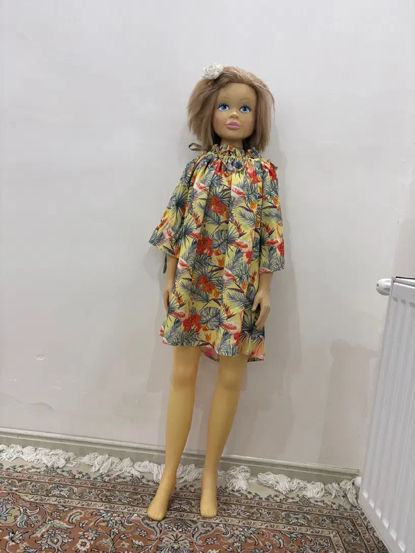 عروسک باربی قدی|اسباب‌بازی بچه|خرم بید, |دیوار