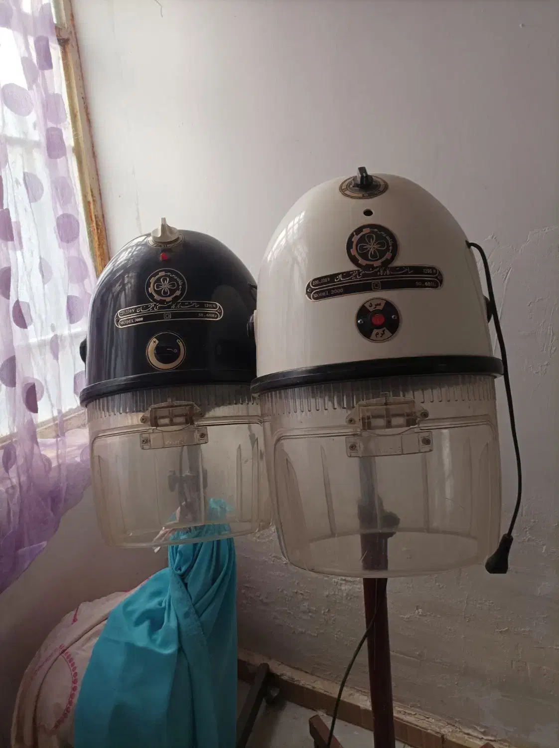 صندلی و سشوار در حد نو|آرایشگاه و سالن‌های زیبایی|مشهد, امیرآباد|دیوار