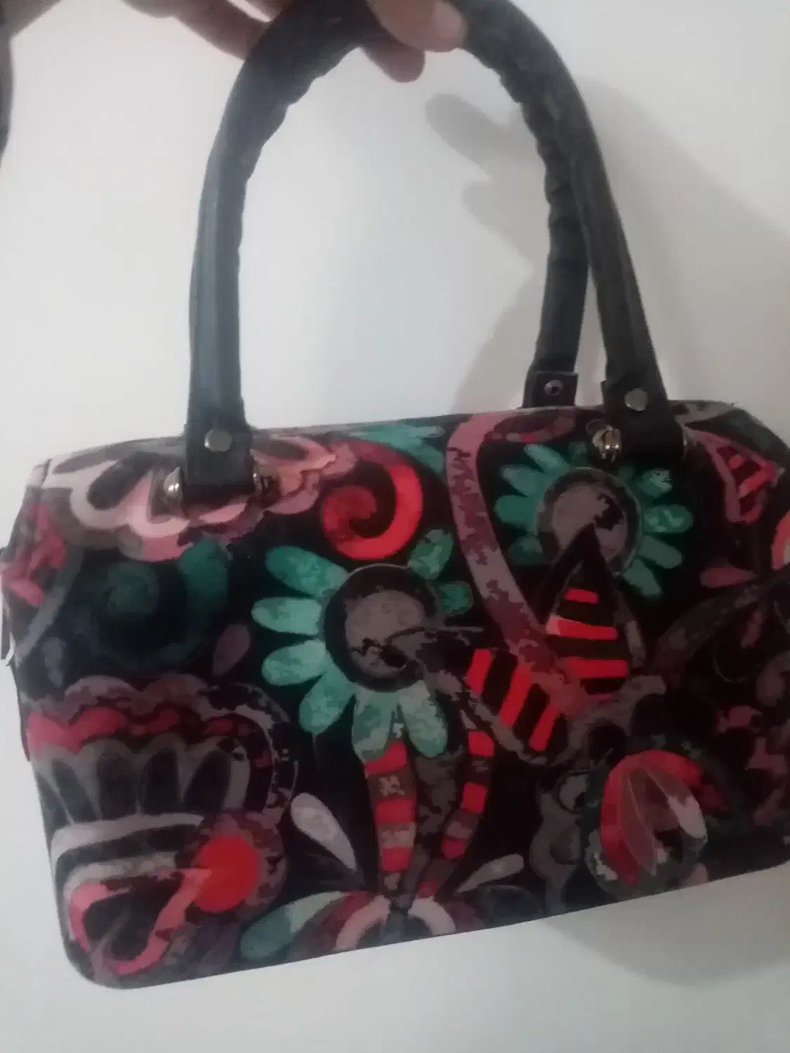 کیف|کیف، کفش، کمربند|لردگان, |دیوار