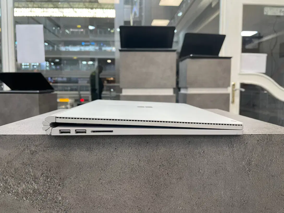 سرفیس بوک 1 گرافیکدار Microsoft Surface Book 1|رایانه همراه|تهران, فلسطین (میدان انقلاب)|دیوار