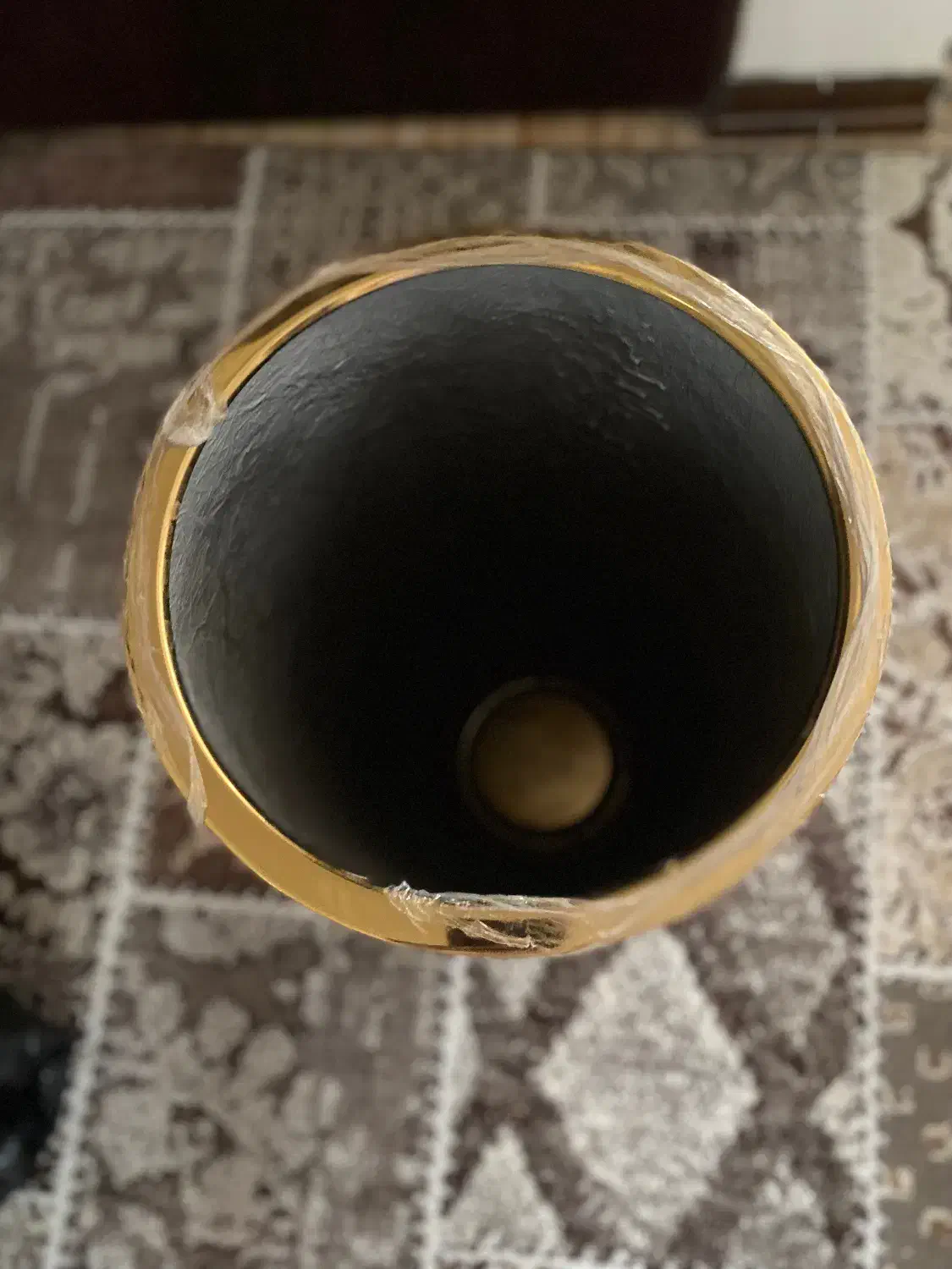 گلدان بزرگ سفید رنگ|گل و گیاه طبیعی|اسلام‌شهر, شهرک قائمیه|دیوار